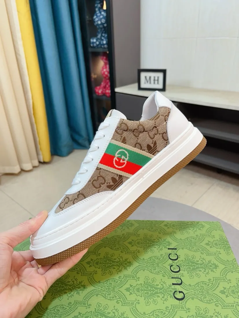 Men's shoes 💰420🌹🌹[GUCCI] Gucci's new lace-up casual men's shoes are on the market first, and the materials and workmanship are superior to all versions on the market. The highest quality shipped first-layer cowhide with imported original perforated materials➕genuine leather lining, privately molded soft outsole, high foot comfort, imported special materials highlight the brand's unique charm, high-end customization 38-44